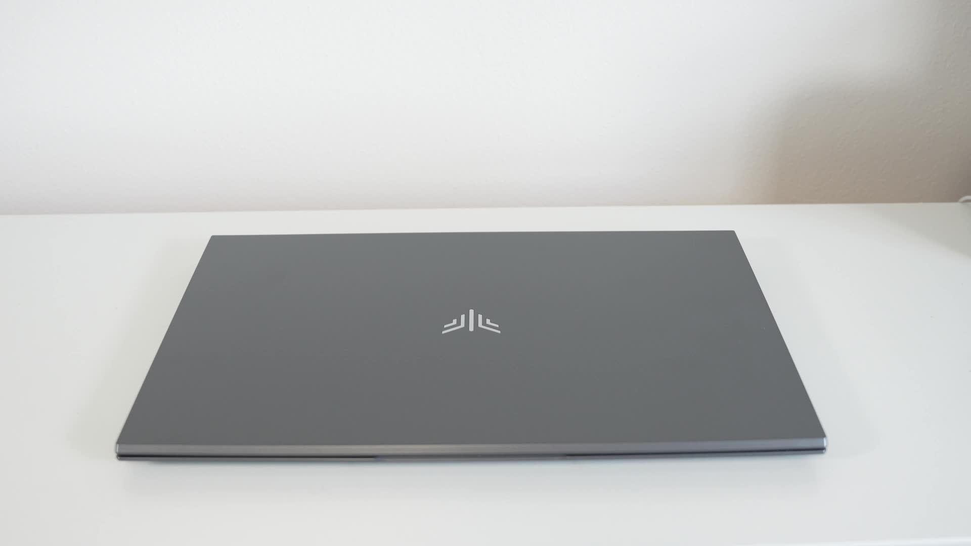 Acemagic AX18 Pro: Notebook mit riesigem 18,5-Zoll-Display im Test