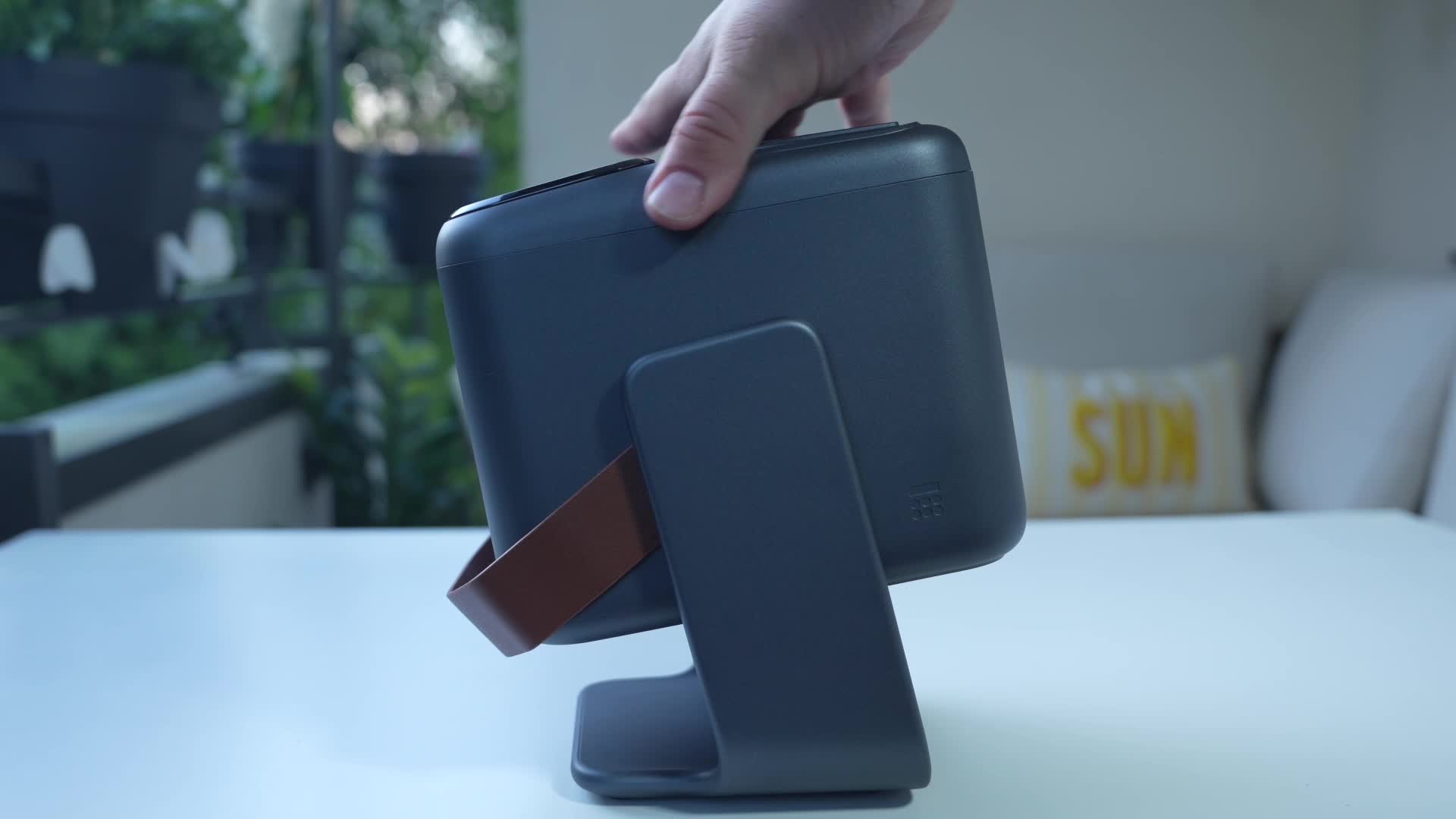 Wanbo Togo Pro: Gimbal-Beamer f�r Urlaub und Co. im Test