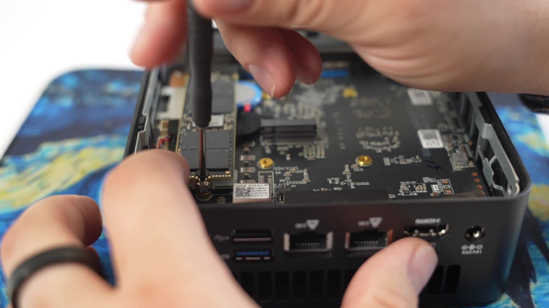 Geekom IT13 2026 Edition: Mini-PC erm�glicht gro�e Speicher-Upgrades